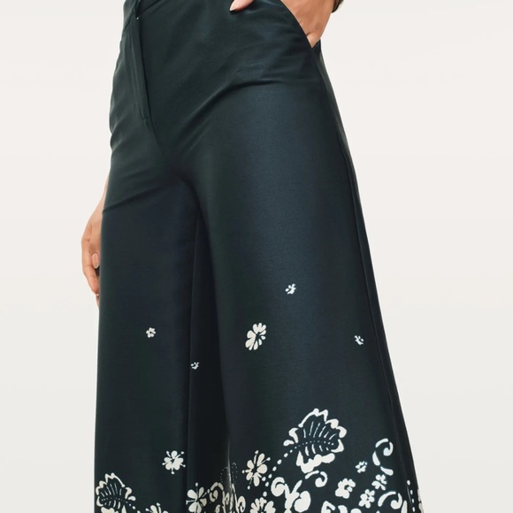 Navy DKNY Banded Pants - NWT - size 16 - originally $295 - Picture 5 of 6